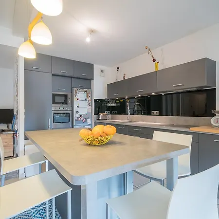 Le Metropolis Apartment *